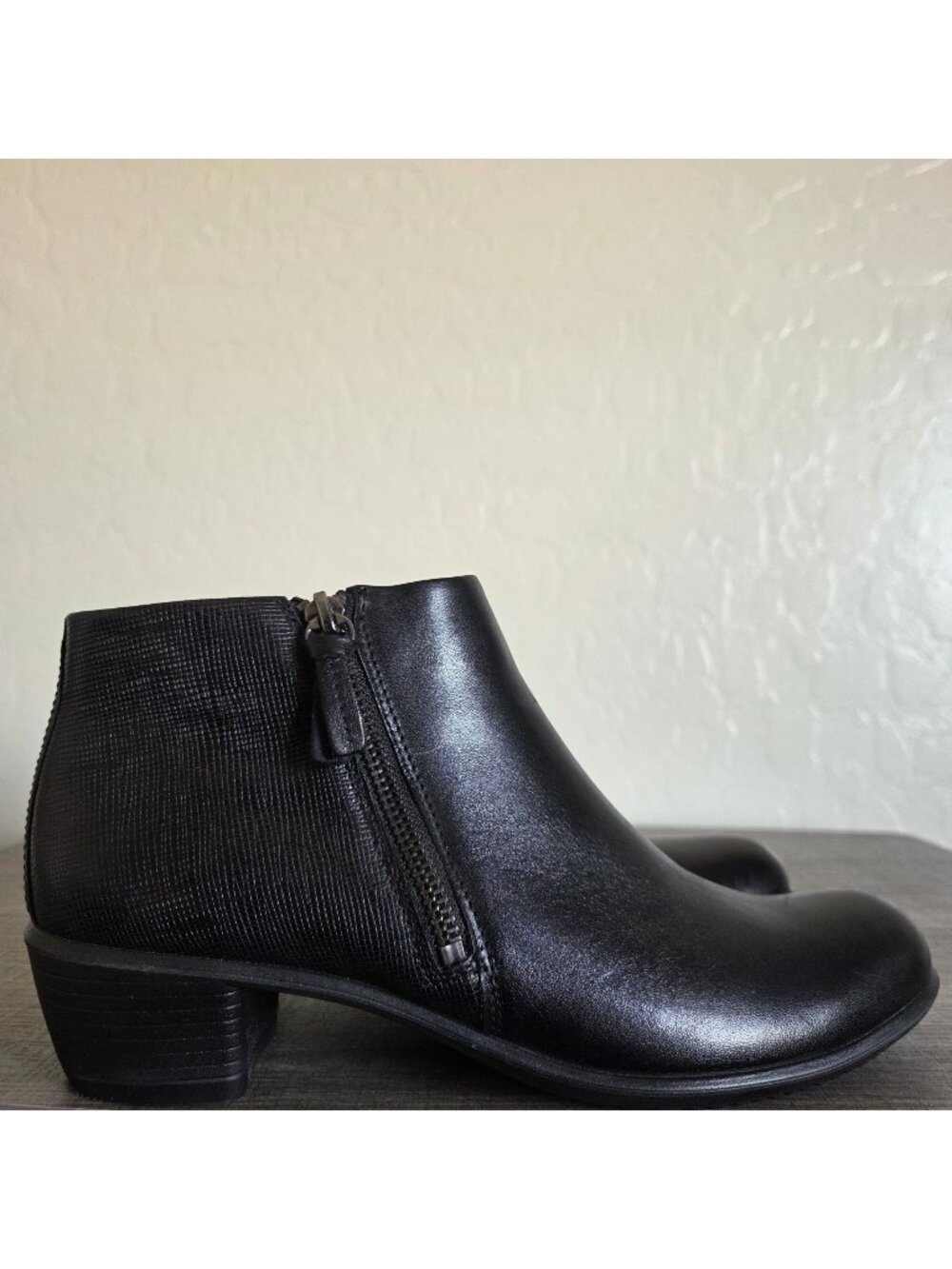 Ecco Shape M 35 Embossed Leather Ankle Boots Side Zip Booties Black 8-8.5 EU 39
